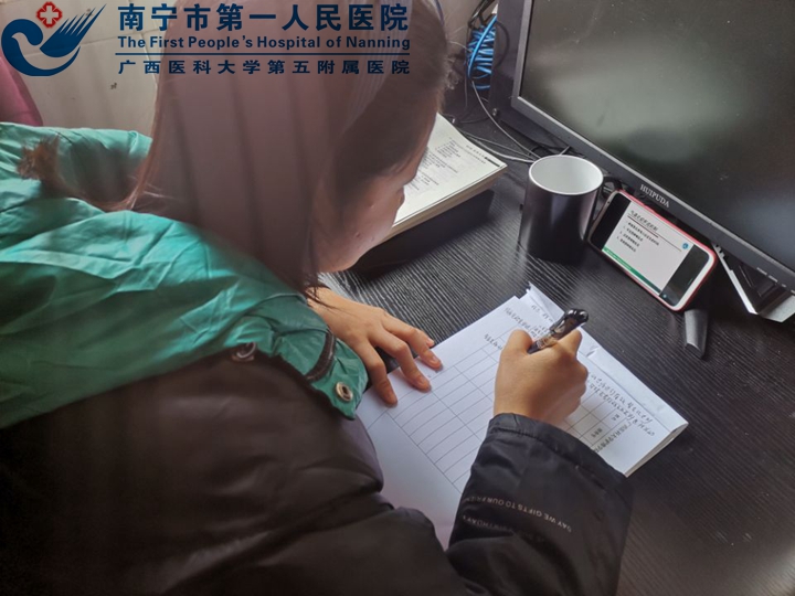 1615275460367061528.jpg 3学生正在观看课程视频2.jpg