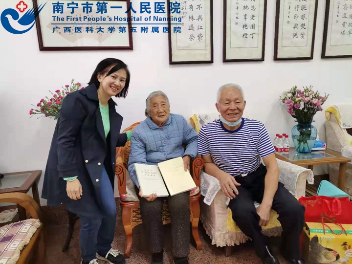 1617847790022037171.jpg 2慰问百岁老人离休老党员成宇.jpg