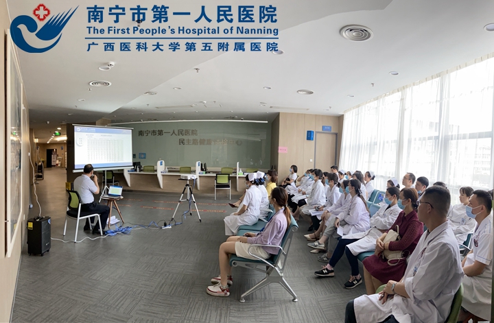 1619661926691083842.jpg 3民主路体检中心医务人员认真学习心电图知识.jpg
