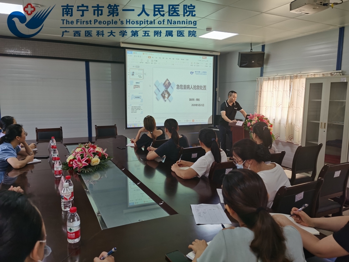 图为熊松护长授课.jpg