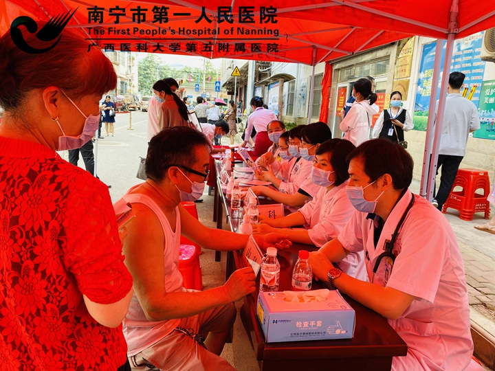 图12为揭牌仪式当天举办义诊活动.jpg
