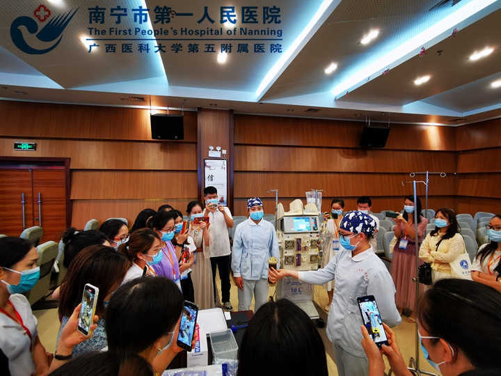图为CRRT_护理专场实操班操作演示.jpg