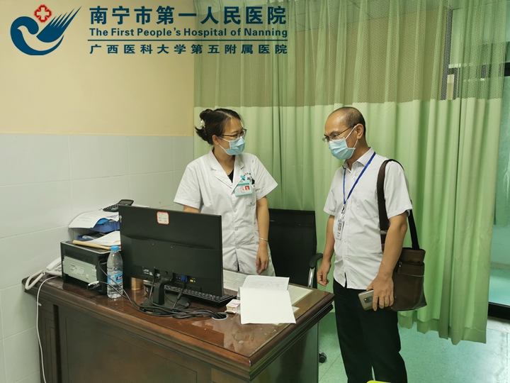 1624242625394048373.jpg 2医疗管理中心专家在成员单位检查工作.jpg