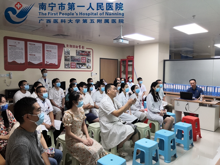 1626662387017088383.jpg 3、职工认真学习.jpg