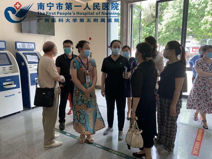 1629188366141051375.jpg 1市政府调研组莅临市一医院开展调研工作.jpg