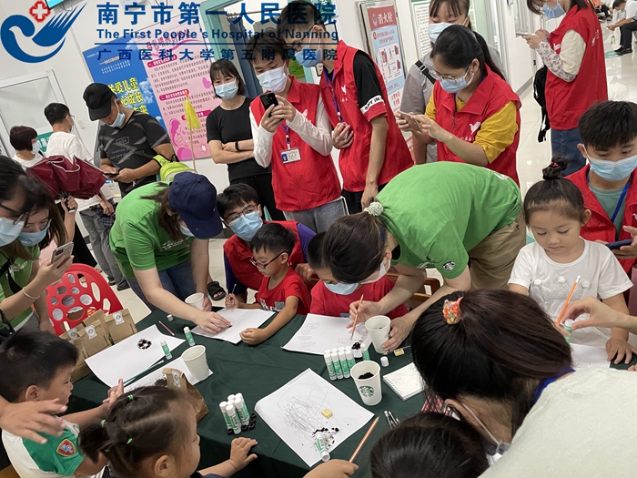 2021年7月21日南宁市第一人民医院举办”暖心守护·共成长“志愿服务活动1.jpg