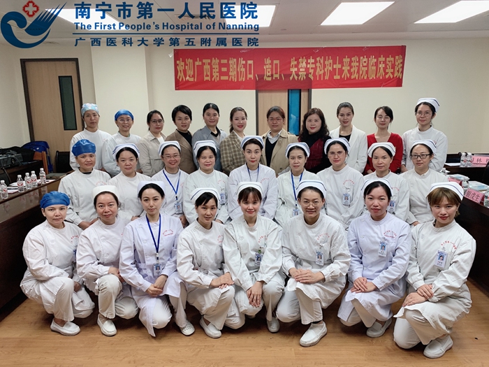 1636072664075015534.jpg 图为参加培训的护士们1.jpg