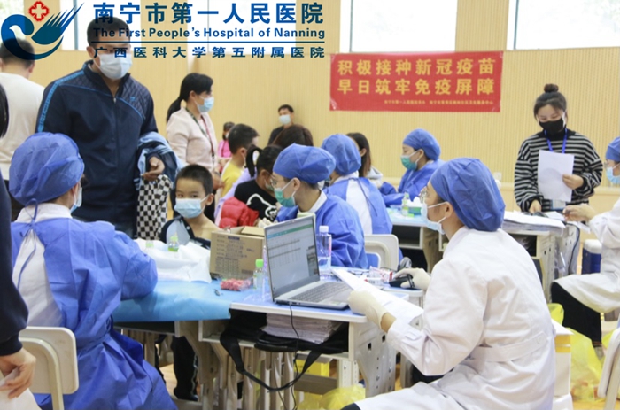 1637029873943050284.jpg 图1:接种疫苗场景1.jpg