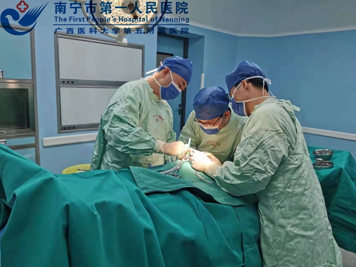 图为：第一百例手术.jpg