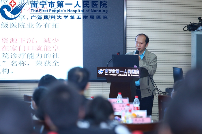 1638429938553063937.jpg 三塘镇卫生院副院长冯以真在首届医联体远程心电沙龙会现场进行经验交流分享1.jpg