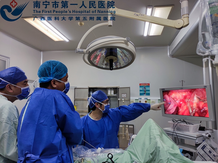 图3：术中操作3.jpg