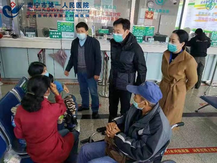 门诊潘主任暗访2.jpg