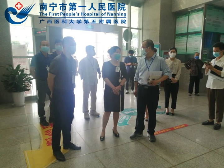 1648025440079095238.jpg 图为医院党委委员、纪委书记梁爱梅到青秀分院调研督导.jpg