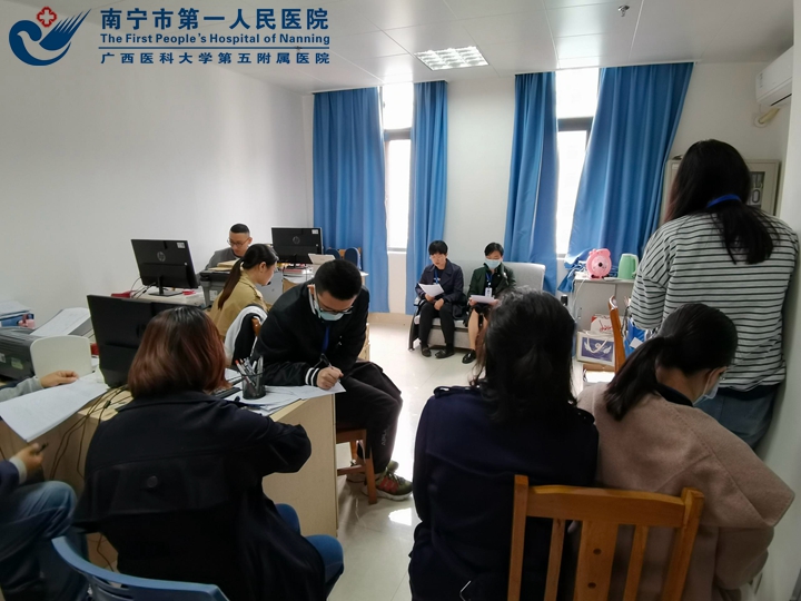 1650850514847072005.jpg 开展纠治医疗卫生领域腐败和作风问题专项行动“三谈一访”谈心谈话活动1.jpg