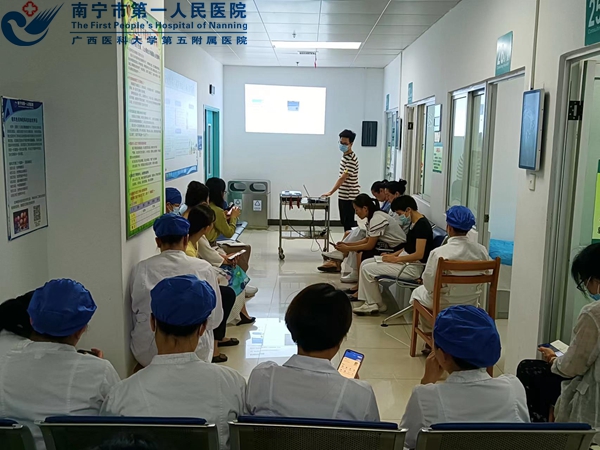 1652081770280033084.jpg 门诊部培训会1.jpg