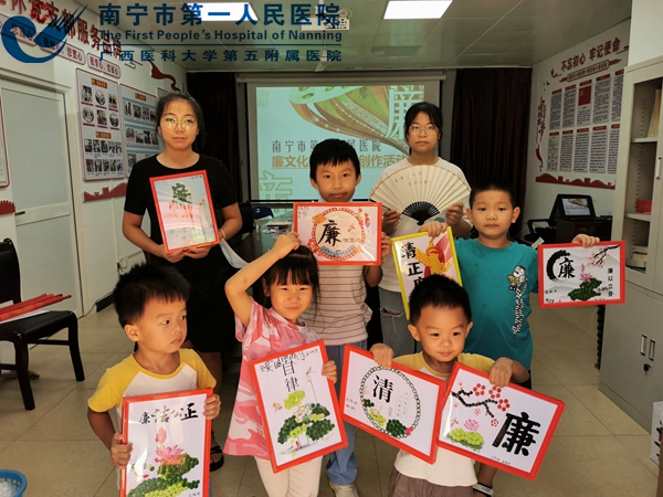 1661499148016078987.jpg 1661251569031_职工子女部分作品合影1.jpg