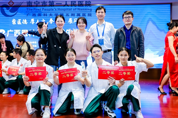 1669790656635024517.jpg 1669603460728_选手领队教官合影1.jpg