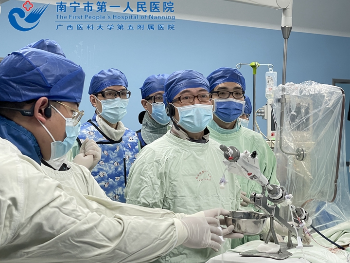 1695372506842023171.jpg 1695270130193_图7:术中操作6.jpg