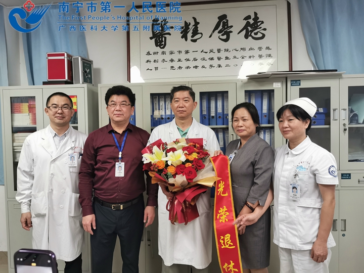 1699499890871057219.jpg 1699316941844_慰问活动合影1.jpg