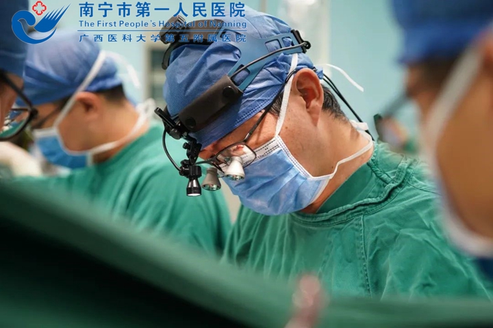1699499910212089851.jpg 1699317208142_刘永春主任手术剪影2.jpg